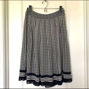 Talbots Navy and Cream Skirt Size 4 NWT